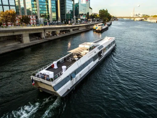 autre-bateau-avec-pont-superieur